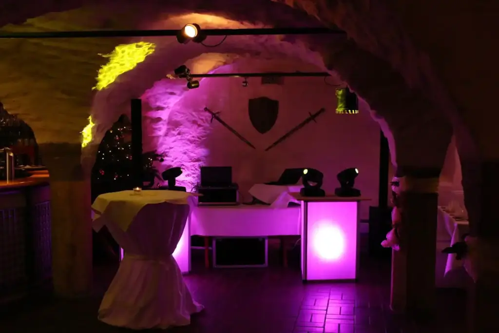 Discjockey mit Technik für Hochzeit auf Burg Blomberg