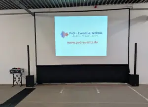 beamer leinwand , lautsprecher, mikrofone für Betriebsversammlung in Bünde